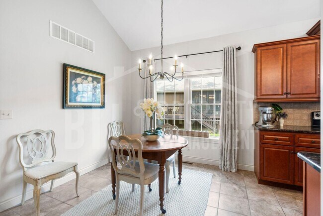 Building Photo - 3 Bedroom/2 Bath Duplex in Stonebridge Vil...