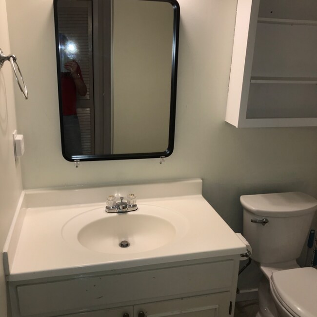 Building Photo - 202 Island Dr