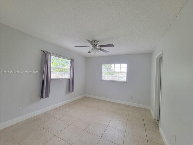 Building Photo - 1814 Oakmount Dr