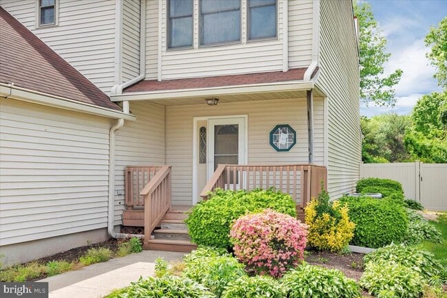 Building Photo - 518 Demoss Ct