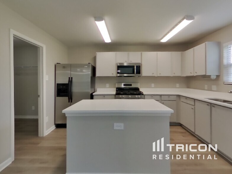 Building Photo - 12724 Frank Wiley Ln