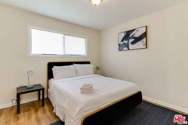 Building Photo - 11257 Collett Ave