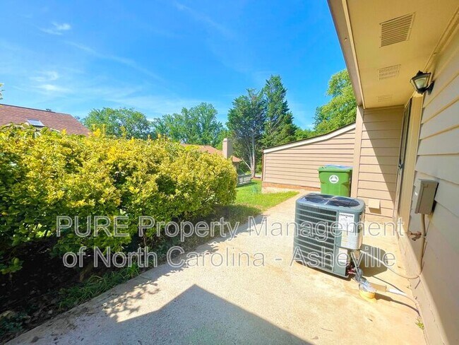 Building Photo - 11 Elderberry Ln