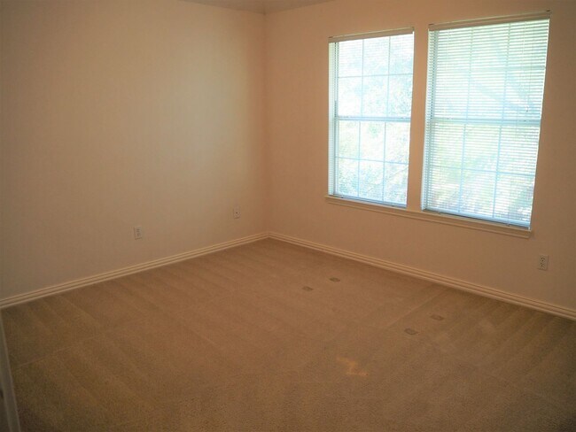Building Photo - 2105 Friar Ct