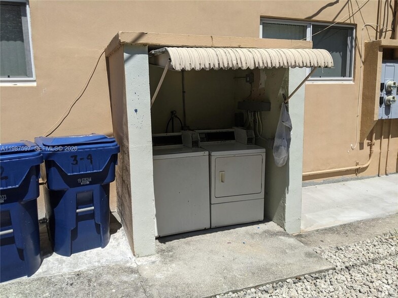 Building Photo - 8125 Hawthorne Ave