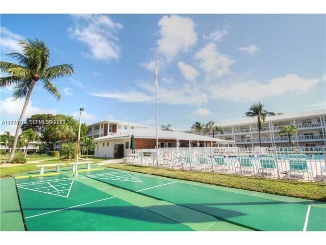 Building Photo - 5200 NE 24th Terrace