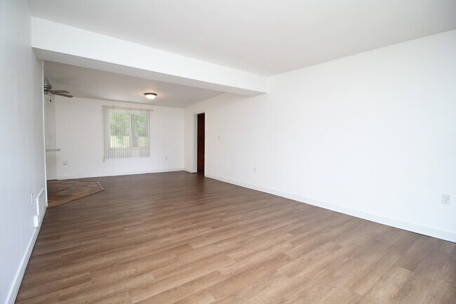 Building Photo - 3BR Home Near Belvedere Park with Bonus Flex Space, Garage & Convenient Access to Shopping, Schoo...