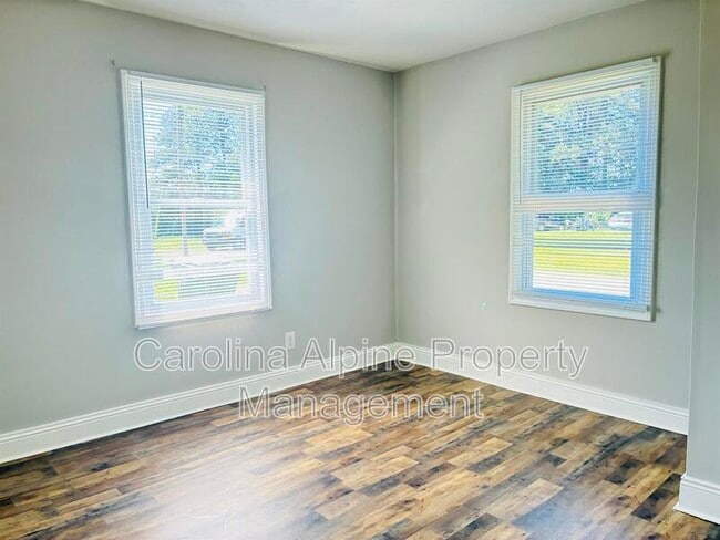 Building Photo - 113 Bingo Ln