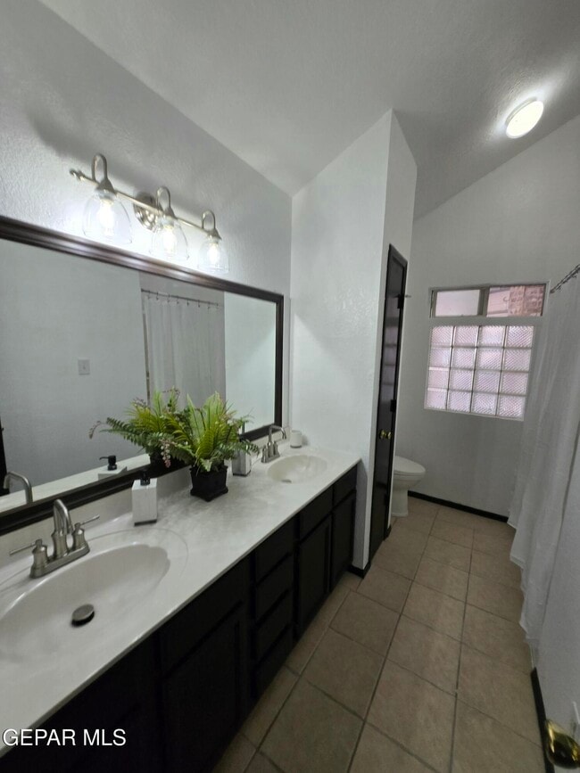 Building Photo - 5936 Oleaster Dr