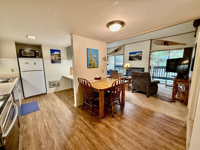 Building Photo - Winter Rental – Mountain Shadows, Center o...