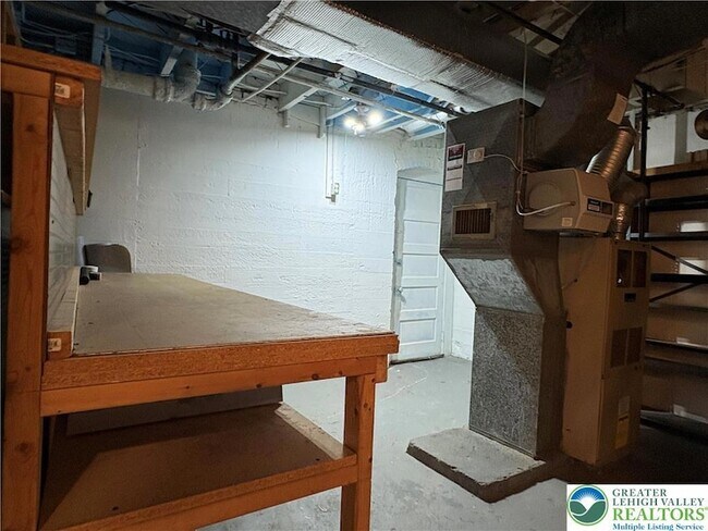 Building Photo - 754 E Washington Ave