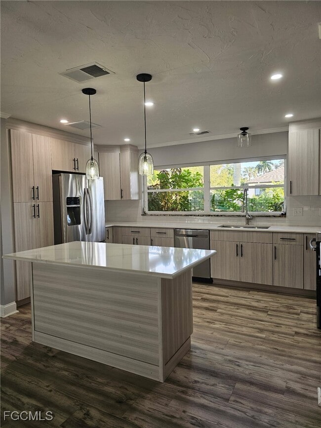 Building Photo - 3933 E River Dr