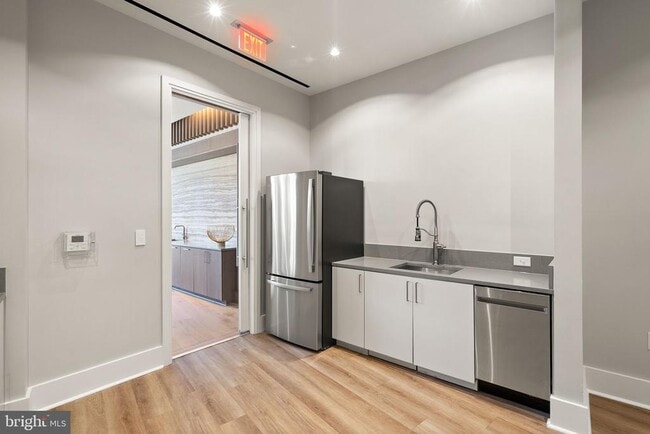 Building Photo - 7887 Jones Branch Dr