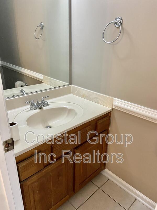 Building Photo - 247 Windbrooke Ln