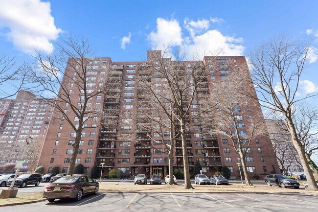 Primary Photo - 225 St Pauls Ave