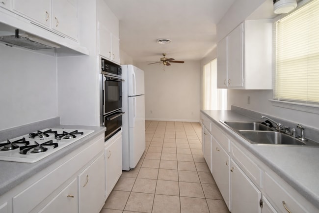 Building Photo - AVAILABLE SOON!