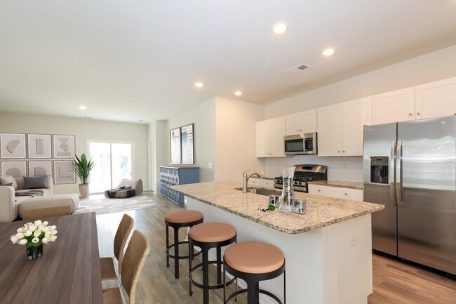 Building Photo - 132 Reindeer Rd S