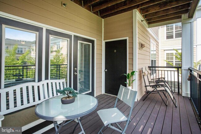 Building Photo - 501 Hungerford Dr