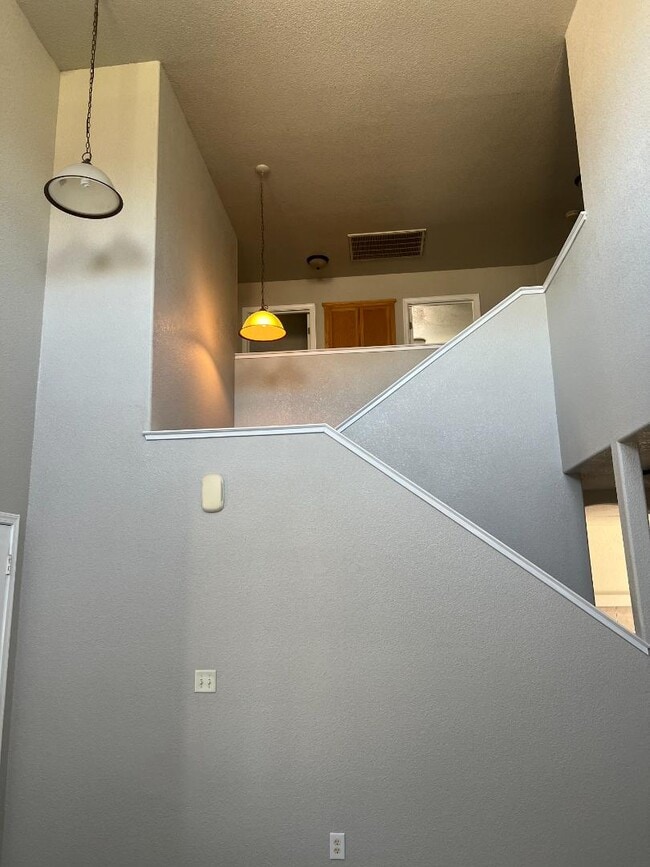 Building Photo - 6040 Oleander Ln