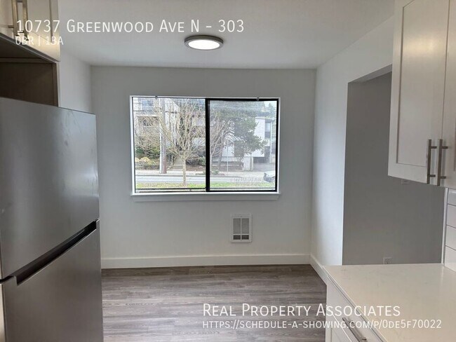 Building Photo - 10737 Greenwood Ave N