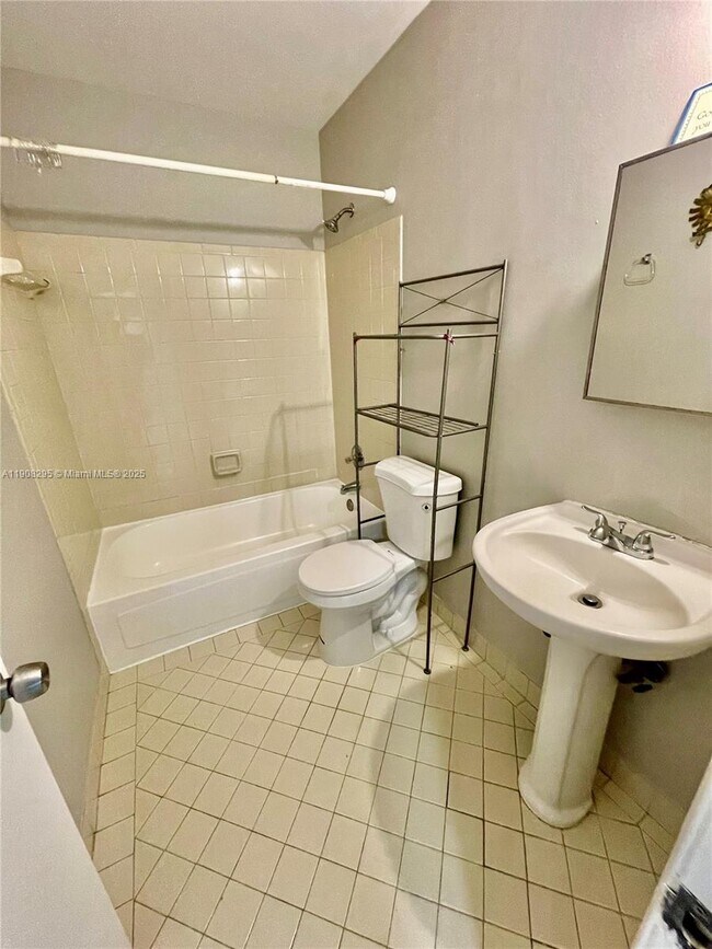 Building Photo - 5532 SW 22nd St