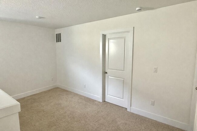 Building Photo - 825 NW 175th Wy