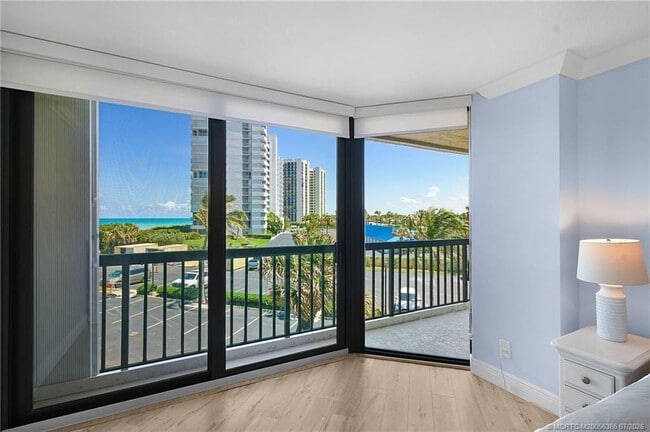 Building Photo - 9550 S Ocean Dr
