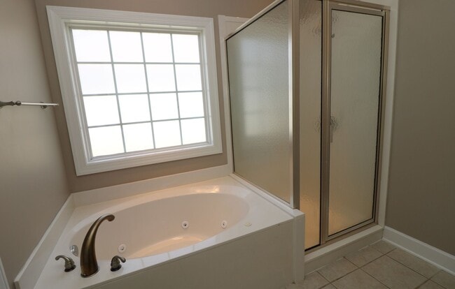 Building Photo - GREAT RENTAL IN FOX HOLLOW SUBDIVISION!