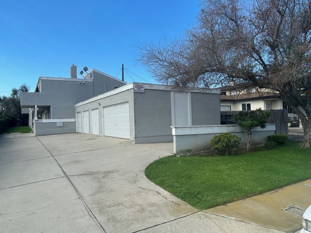 Building Photo - 7892 Newman Ave
