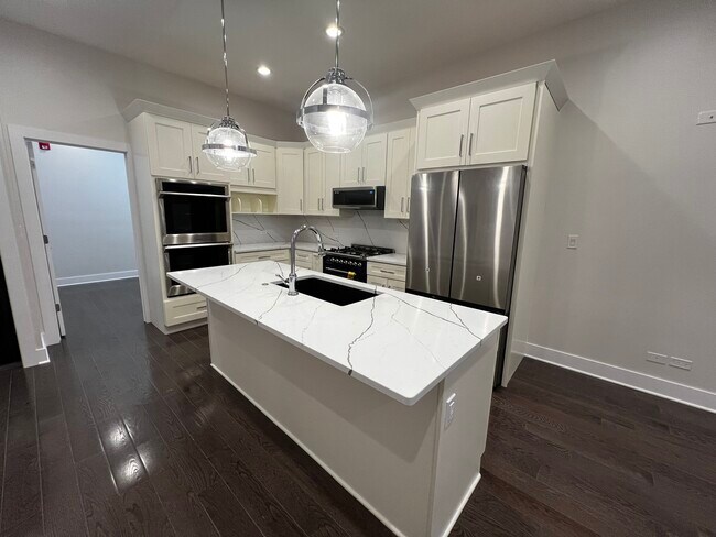 Building Photo - 4819 Main St