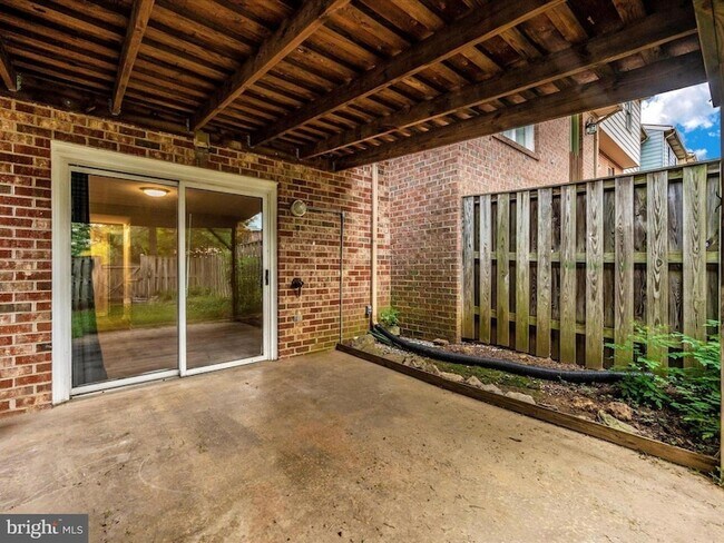 Building Photo - 112 Bracken Ct
