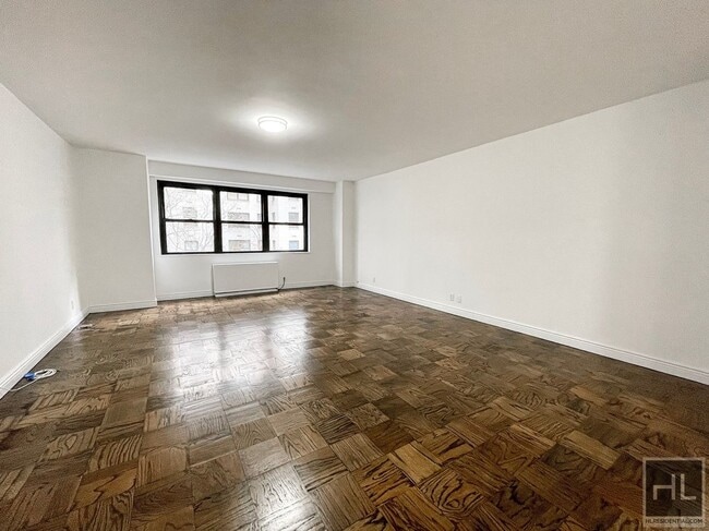 Building Photo - 400 E 89th St