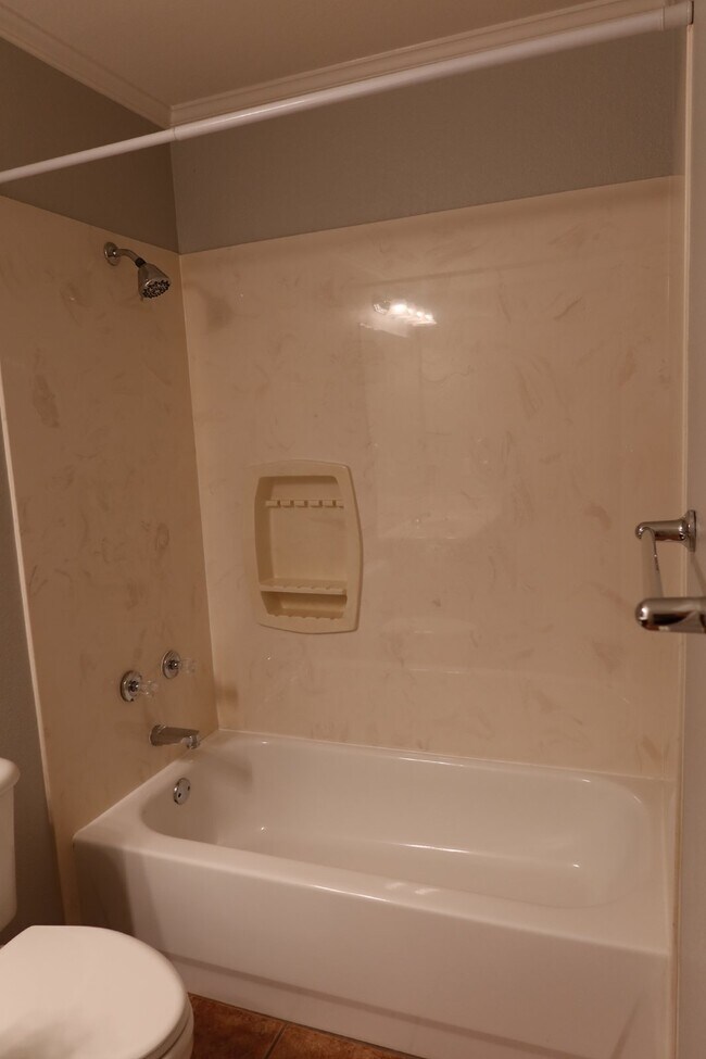 Building Photo - Charming 3-Bedroom Home with 2 Full Bathrooms in Waco, TX - Must See!