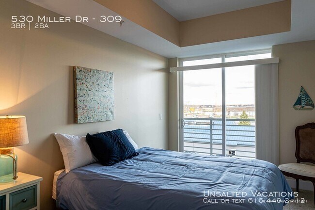 Building Photo - Grand Landing Condo