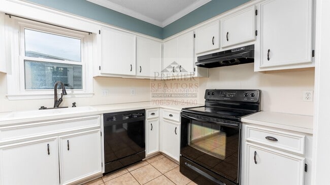 Building Photo - 7039 Stoneybrook Dr