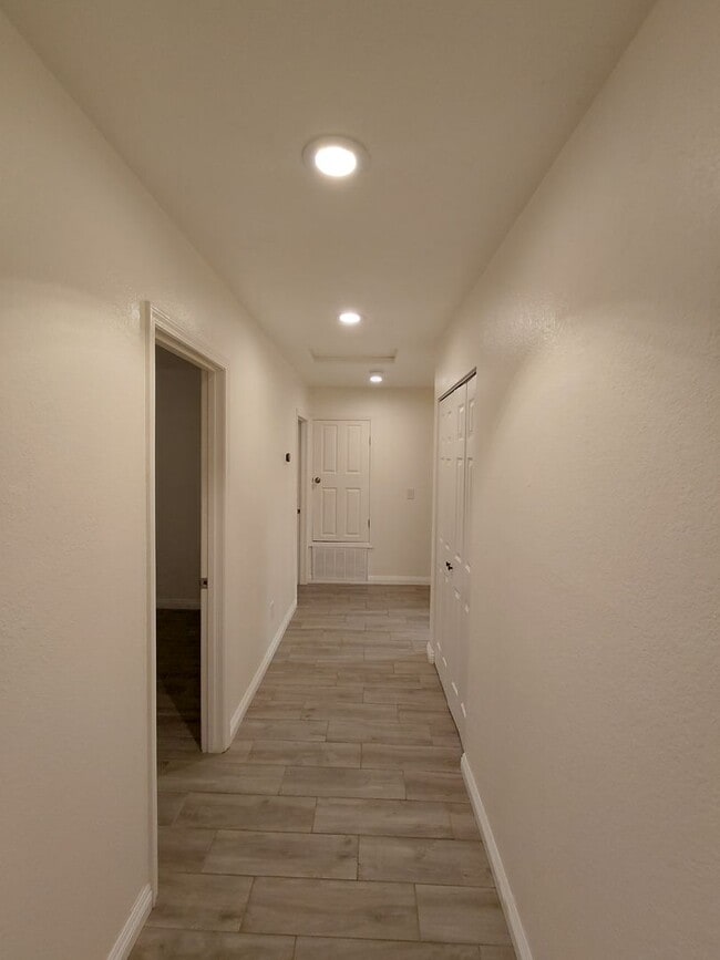 Building Photo - 409 Silverado Trail