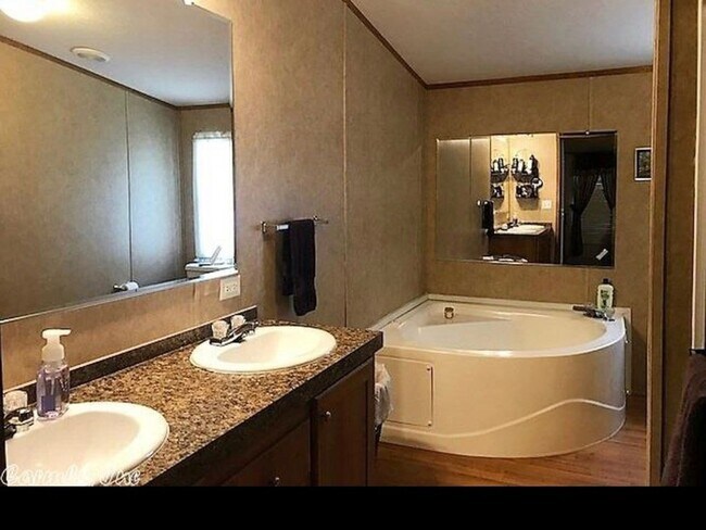 Building Photo - 3 Bedroom Single Family Home in Haskell.