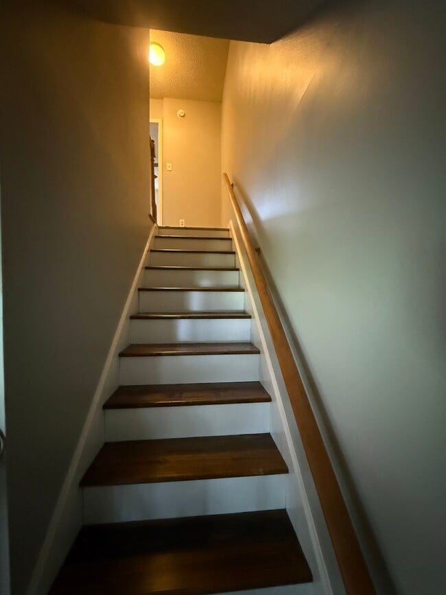 Building Photo - 132 Pebble Ct