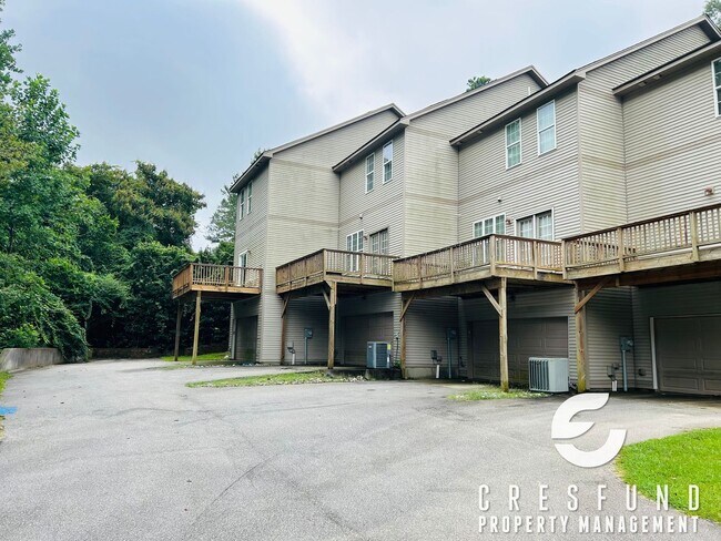 Building Photo - 2 BED, 2 BATH TOWNHOME WITH GARAGE AVAILABLE NOW!!!!!!!!!