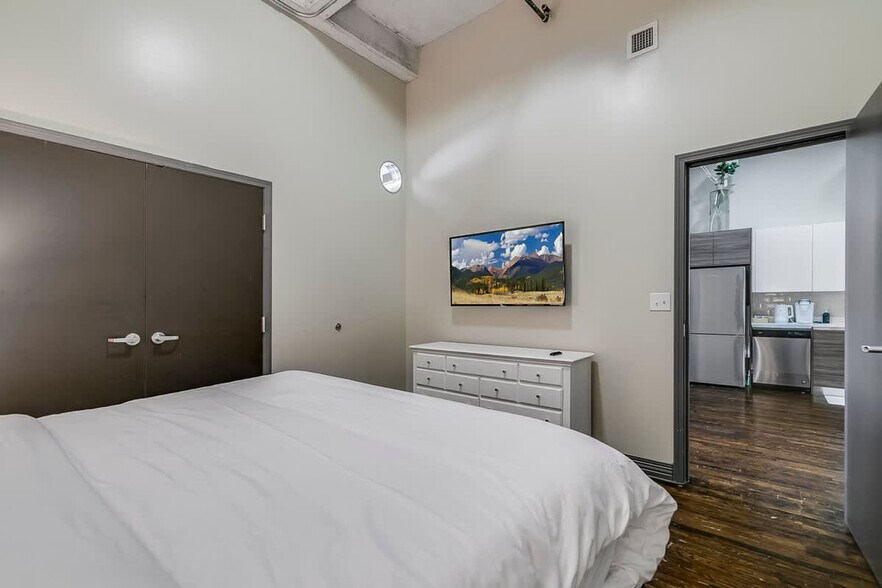 Building Photo - 500 S Ervay St