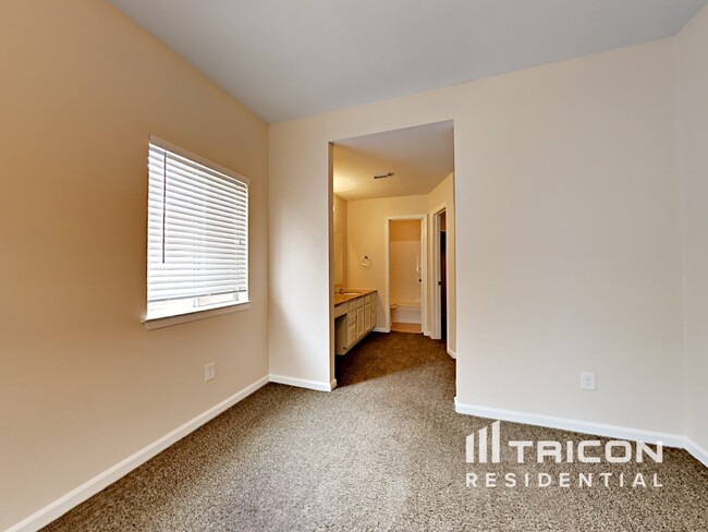 Building Photo - 12318 Flaxen Dr