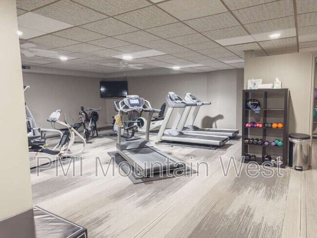 Building Photo - 171 E 3rd Ave