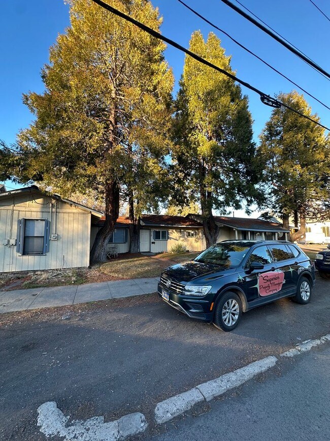 Building Photo - Newport Ave Triplex - 00404-NEWP-00