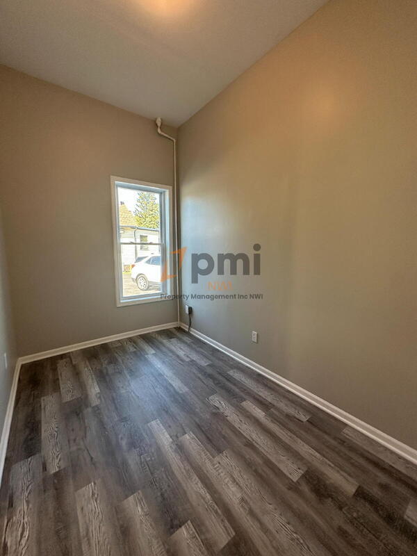Building Photo - 509 E Commercial Ave