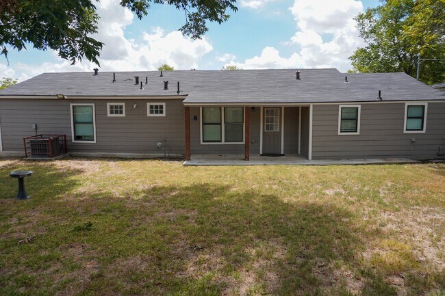 Building Photo - Charming Fully Updated 1930's Cottage in Jefferson Terrace
