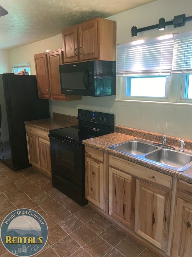 Building Photo - 2/1 in Sugar Grove; Quiet Area! Just Minutes to Boone! Available Now!