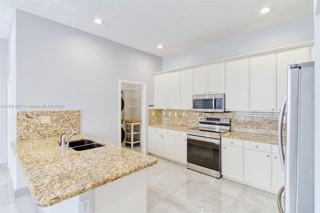 Building Photo - 3810 SW 51st St