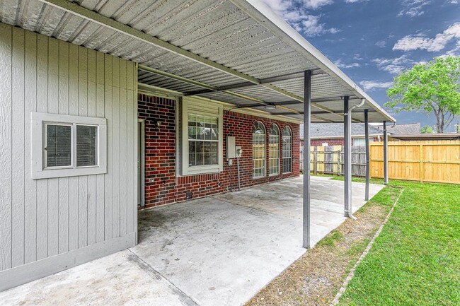 Building Photo - 8827 Lawncliff Ln
