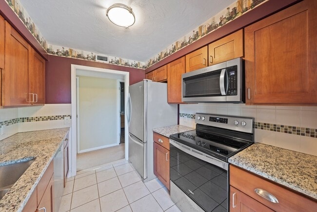 Building Photo - 600 County St