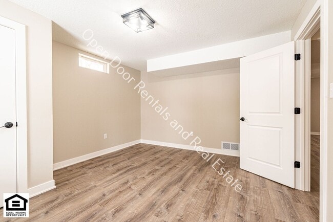 Building Photo - 4 bedroom home now available! ***MOVE IN RENT SPECIAL $500 OFF FIRST MONTH'S RENT!!!***